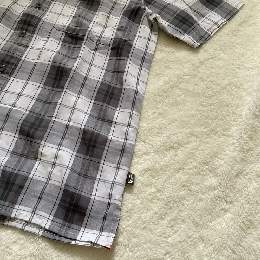 The North Face Button Up - Picture 2 of 9